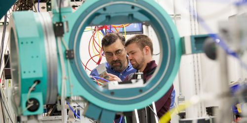 Illinois Tech faculty and students work at Argonne National Laboratory